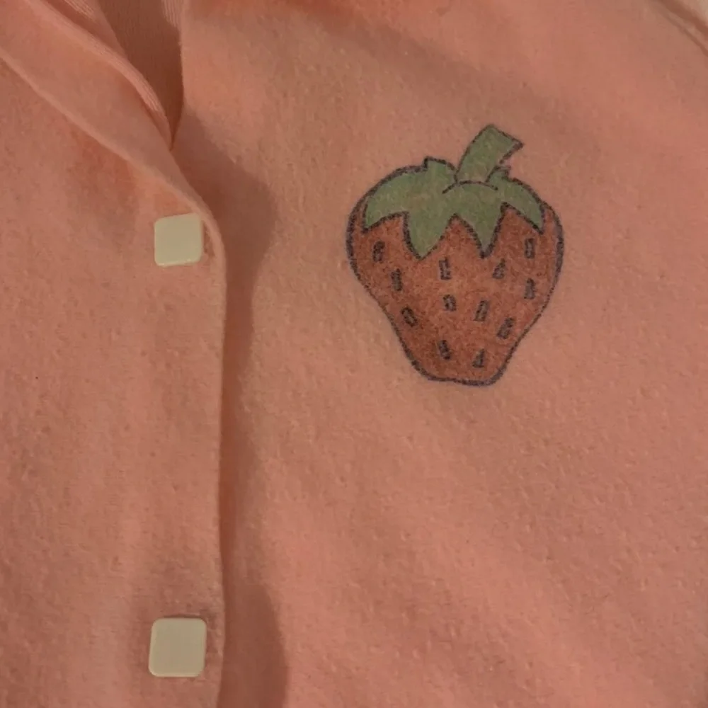 Vintage Lullaby Land Pink Baby Sleeper Sm Birth to 14 lbs Snaps Strawberry